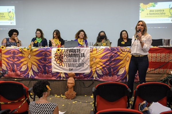 Rosilene Corrêa, representante da CNTE e da CUT, também participou da reunião. Foto: Deva Garcia